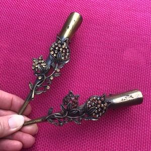 Set of two vintage metal hair clips.